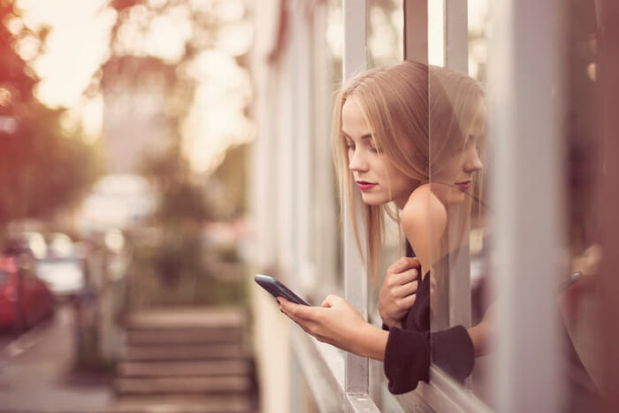 電話やメールの頻度で感じる 恋愛の温度差 付き合いたての彼氏に対して彼女が感じるストレス９パターン スゴレン