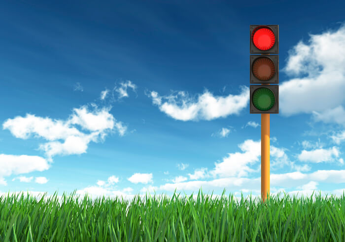 赤信号に引っかかっただけで舌打ちをする ドライブ中に せっかちな男 と嫌われる言動９パターン スゴレン