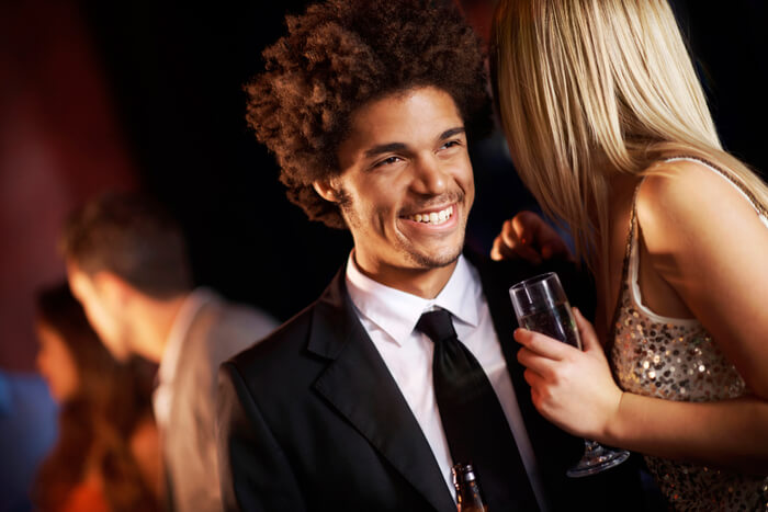 酔っぱらった時に 女の子に対してデレデレしている姿 女性が幻滅してしまう男性の 素の姿 ９パターン スゴレン