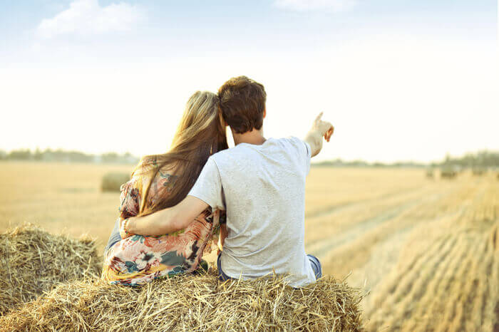 突然ハグする 肩に手を回すなど ボディタッチが多くなる 付き合う前のデートで見抜いて 体目当て の男がやりがちな行動９パターン オトメスゴレン