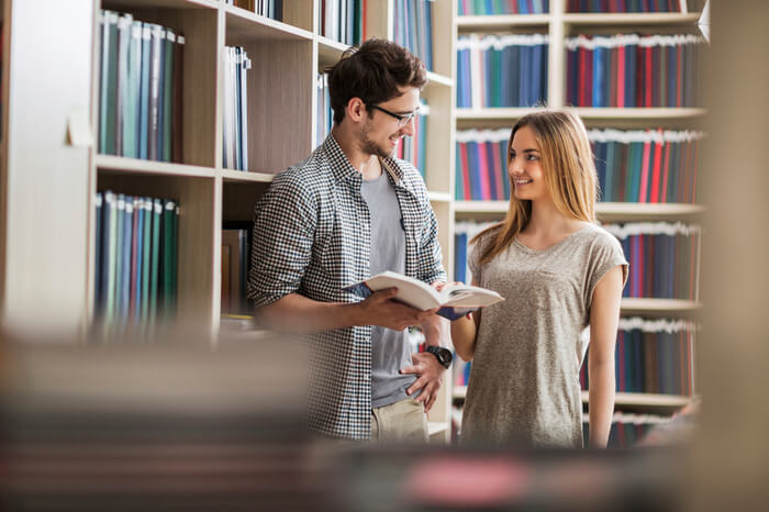 後日 いきなり話しかけられて緊張したー と逆に話しかけるネタにする 片思い中のカレにスムーズに挨拶を返せなかったときの対処９パターン オトメスゴレン