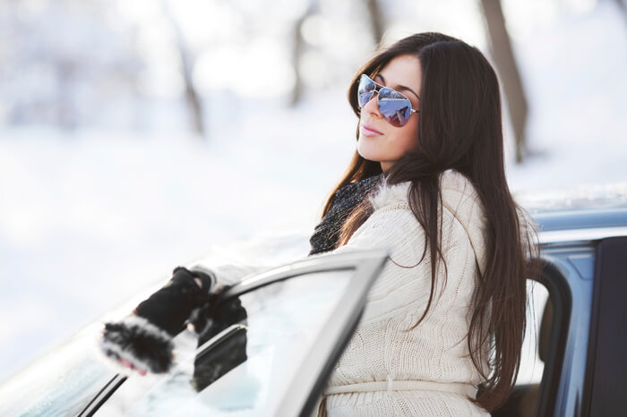 車外に出るときは、温めておいたカイロを渡す 寒い日のドライブデートで女性をキュンとさせる気遣い9パターン スゴレン