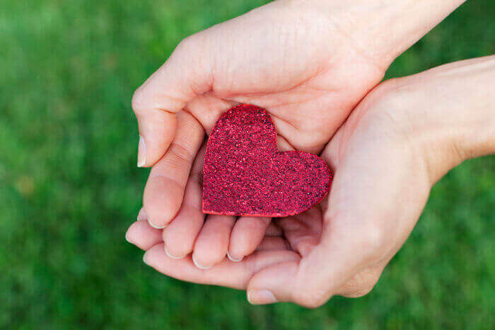 ほっとする言葉で周りを和ませる 癒し系モテ 見た目は関係ないの なぜか愛される モテ 女性９パターン オトメスゴレン