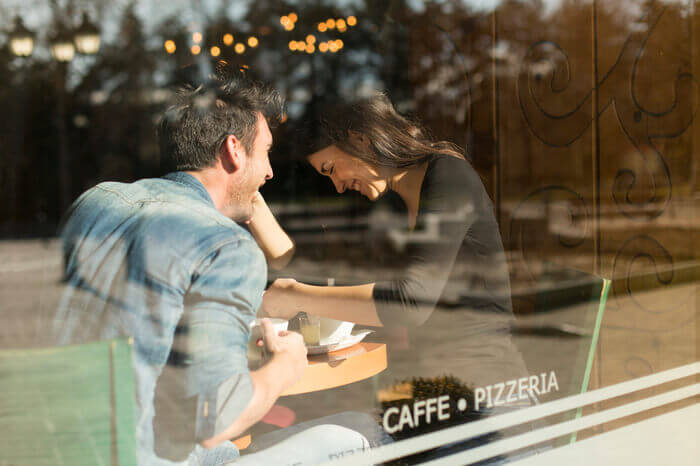 男性としゃべるときは 声のトーンを使い分ける これくらい計算高いのもアリ 男ウケする女性のモテテク９パターン オトメスゴレン