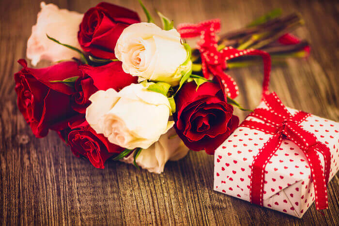 デート終盤に サプライズのプレゼントを渡されたとき 恋人未満 でデート中 女性から告白したくなる瞬間９パターン スゴレン