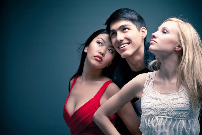 男同士で遊びに行った先で 同じような女性グループと知り合ったとき 浮気の衝動 を抑えるべき瞬間９パターン スゴレン