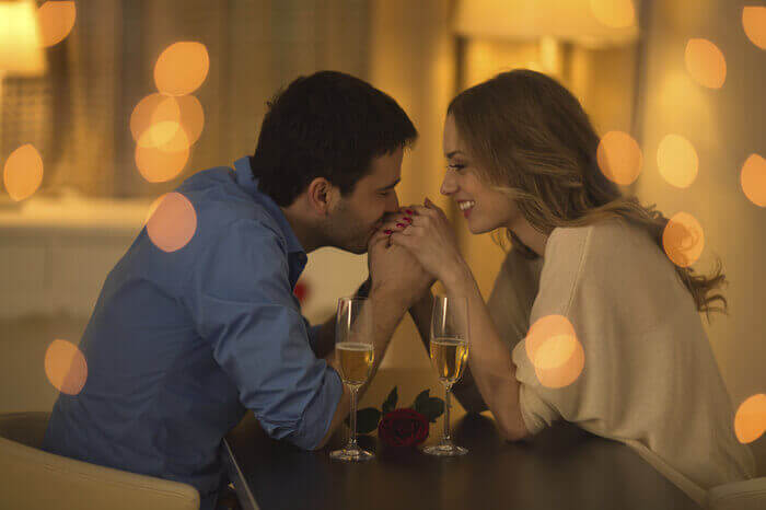 特定の男性の影を感じさせる その日は男友達と飲みに行くんで 脈なし女性が使うデートの断り方９パターン 二度言われたら要注意 スゴレン