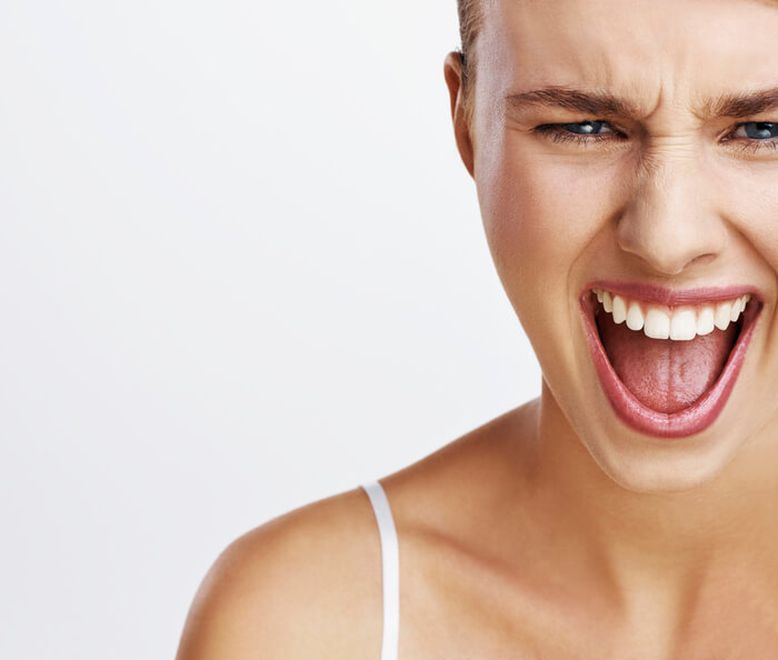 ほらほら そんなに怒ったらシワが増えますよ と茶化す 彼女に反発されて当然 ケンカを激化させてしまう責め方９パターン スゴレン