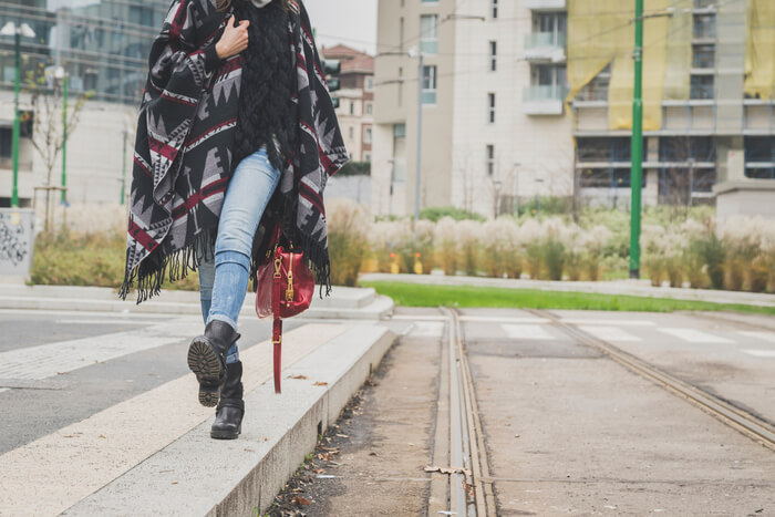 妖精みたいな ゆったりポンチョ 秋らしさで女子力を底上げ 技ありファッションアイテム９パターン オトメスゴレン