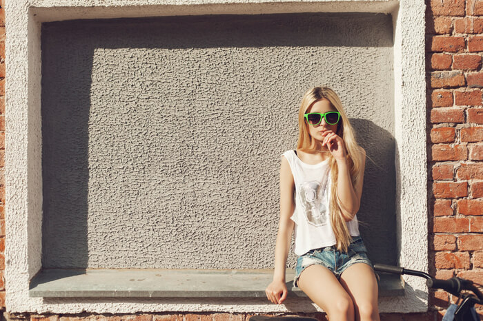 街中でキョロキョロと人のことを見る人間観察 合コンで男性が知ったらドン引きする女性の趣味９パターン オトメスゴレン