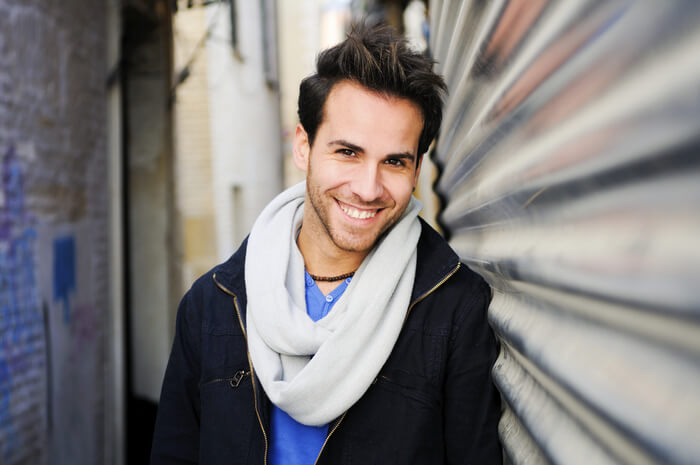 男性が自分の話につい夢中になりすぎたと気づき 照れ笑いしたとき 時間よ止まれ 意中の男性とずっと一緒にいたくなる状況９パターン オトメスゴレン