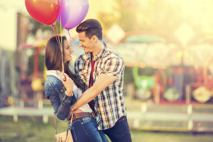 遊園地で並びながら 飽きさせないようなトークを展開する わかってる と感動してしまうデート中の彼氏の気遣い９パターン スゴレン