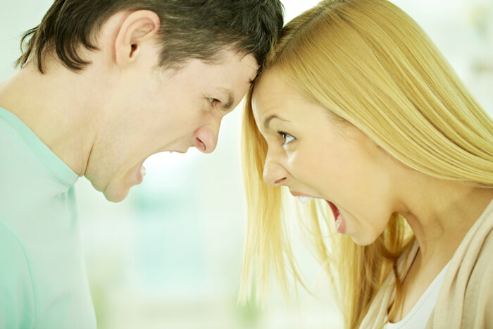 喧嘩で感情的になるのが 子供っぽい女子 冷静に話し合えるのが 大人の女 大人の女性 の特徴とは 子供っぽい女子との大きな違い９パターン オトメスゴレン