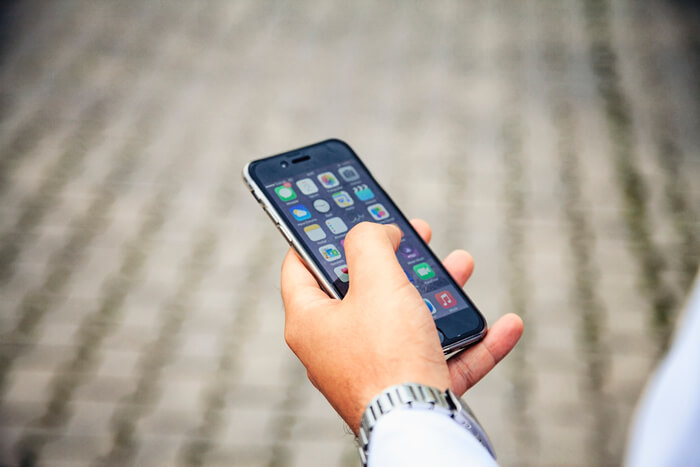 友達の連絡先をいきなり聞き出そうとする 女友達に紹介したときに幻滅した彼氏の行動９パターン スゴレン