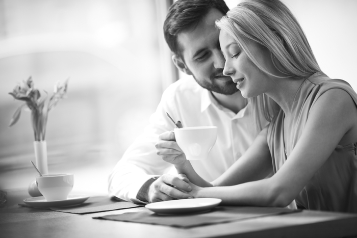 ボディータッチが多く距離が近い 女性が考える 甘え上手な男の特徴 ９パターン スゴレン