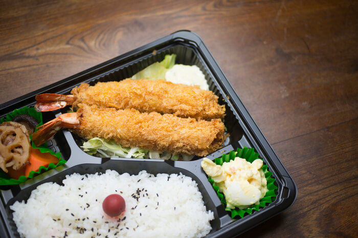 一人で夕食にコンビニ弁当を食べているとき 彼女のいない男性が「結婚相手を見つけたい！」と思う瞬間9パターン