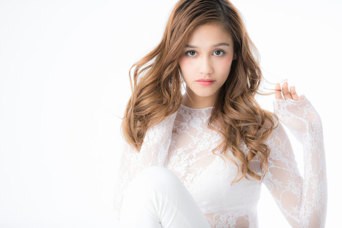 頭ぽんぽんされたときのベストな返し方 頭ぽんぽんは好意のサイン その男性 女性の心理を徹底解明 オトメスゴレン