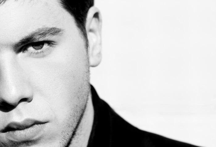 顔が脂でテカテカしないよう しっかり洗顔する 最低限のマナーでしょ 男でも怠ってはならない 汗対策 9パターン スゴレン