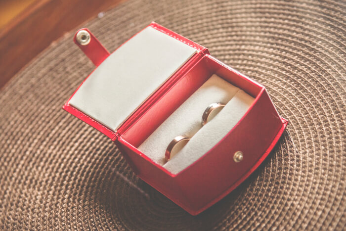 ペアリングなどお揃いのアイテムや 身に着けるものをプレゼントする 記念日に彼女を笑顔にする方法８パターン スゴレン