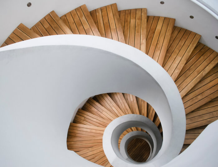 階段で好きな人とすれ違うと 片思いに終わる 女子が気にする失恋のジンクス９パターン スゴレン