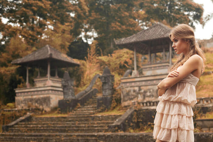ムスッとしていて無表情である 男子から とっつきにくい と思われてしまう女子9パターン オトメスゴレン ムスッとしていて無表情である 男子から とっつきにくい と思われてしまう女子9パターン オトメスゴレン