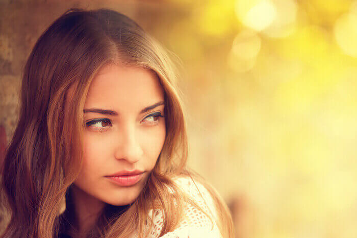 じっと見つめてくる 男を勘違いさせる女 のやりがちな行動９パターン オトメスゴレン